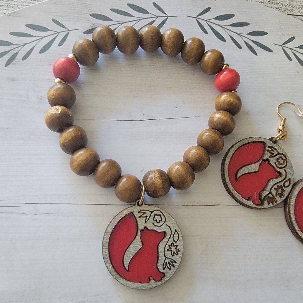 Handmade |Brown & Red Wood Bead Woodland Animal Pendant Bracelet and Earring Set - Picture 4 of 7